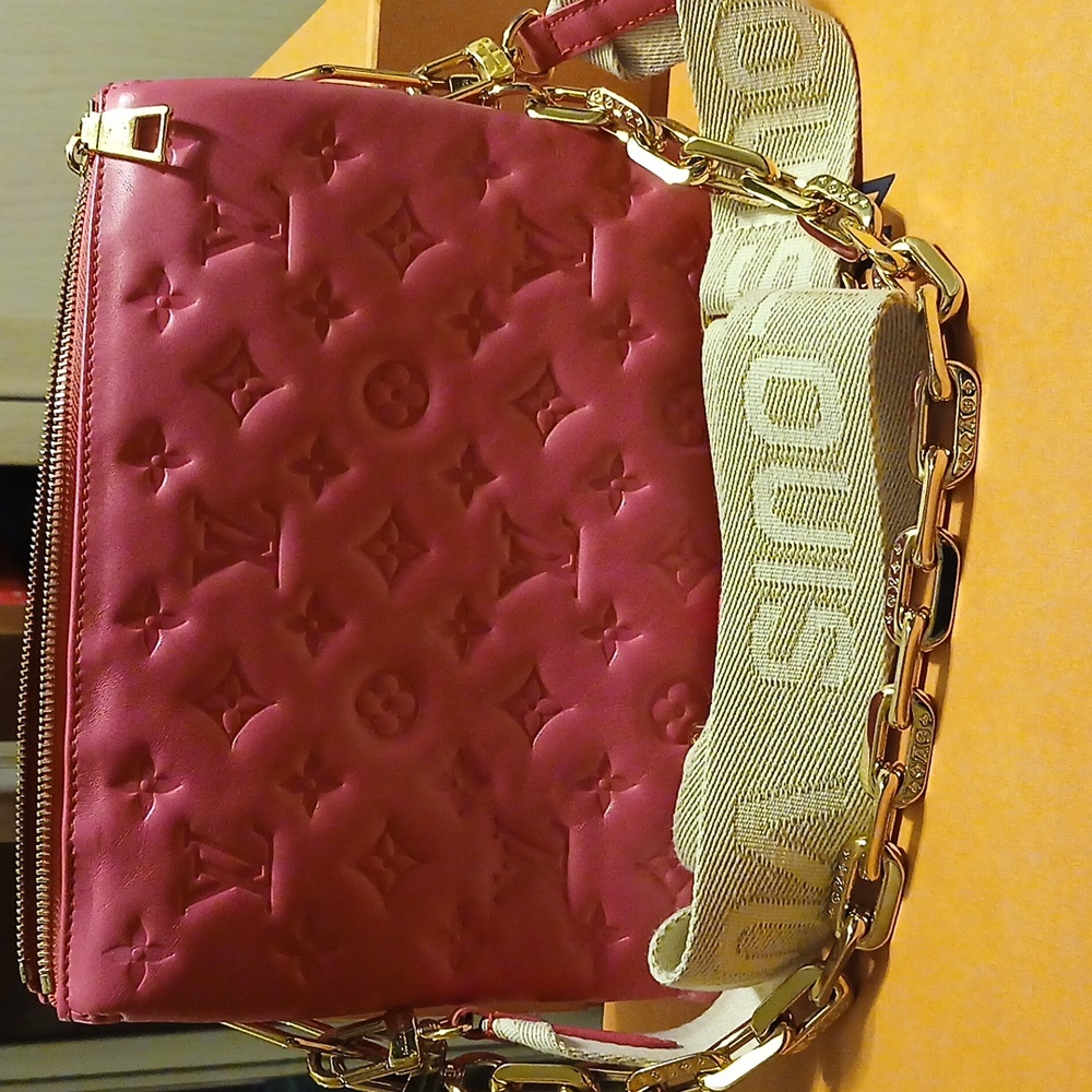 Hot pink coussin louis vuttion